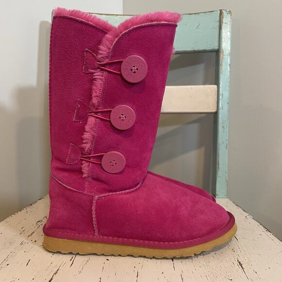 UGG Australia Bailey Button Triplet Boots Womens 8 Fuchsia Pink Suede Sheepskin - Picture 1 of 8